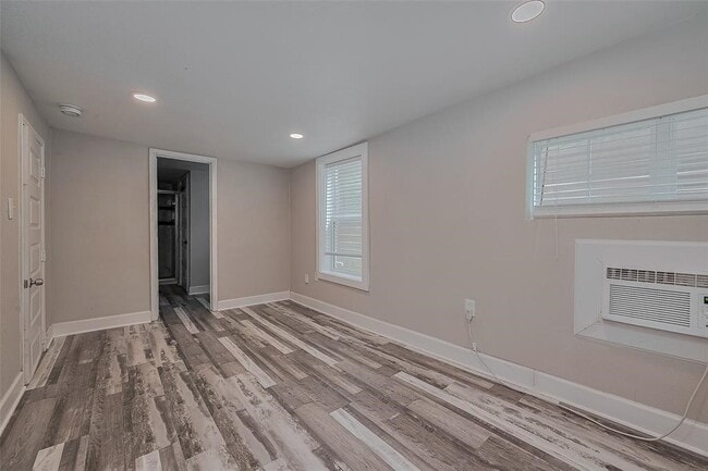 Building Photo - 1511 Scharpe St