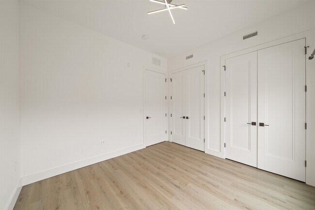 Building Photo - 491 Broadway