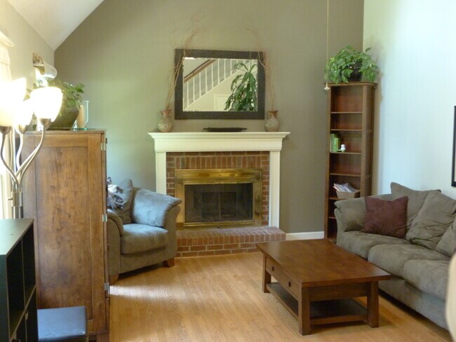 Building Photo - 211 Sandlewood Dr