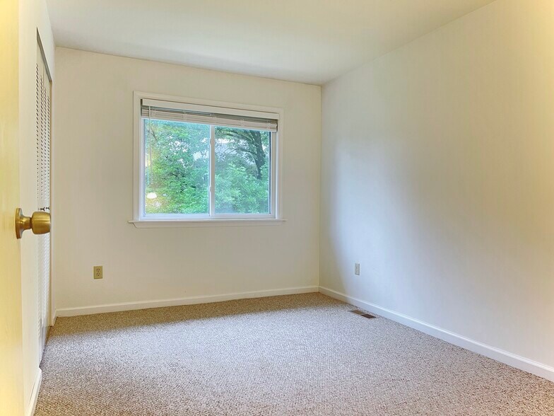 Building Photo - 206 Village Walk