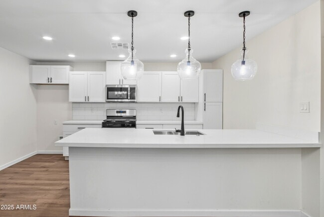 Building Photo - 1503 W Garden St