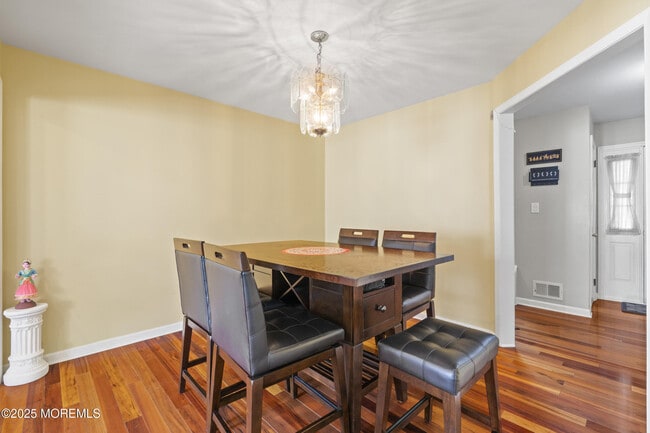 Building Photo - 7 Warbler Rd
