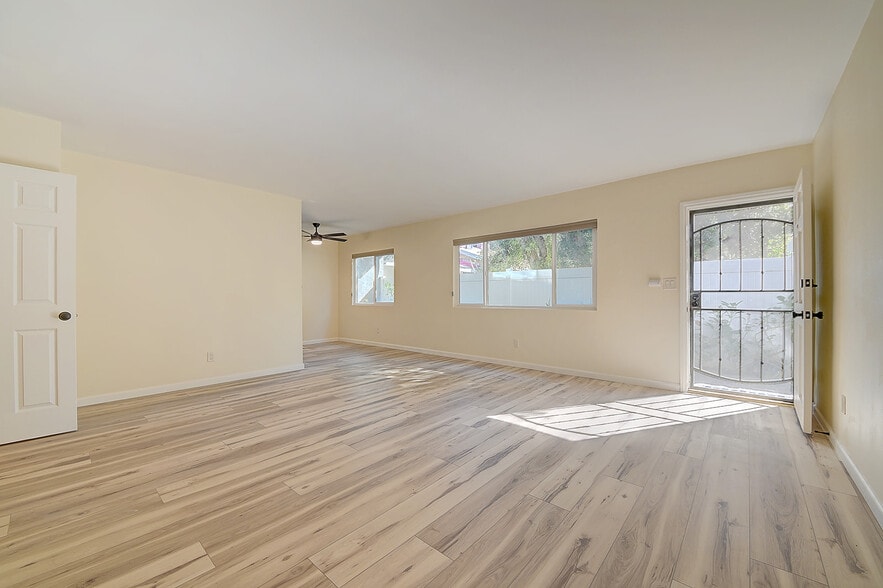 Living area - 338 Orizaba Ave