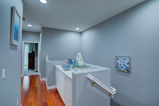 Building Photo - 825 Harbor Cliff Way, Unit 265