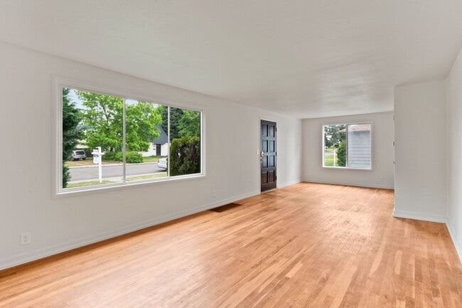 Building Photo - 2521 W Sanson Ave