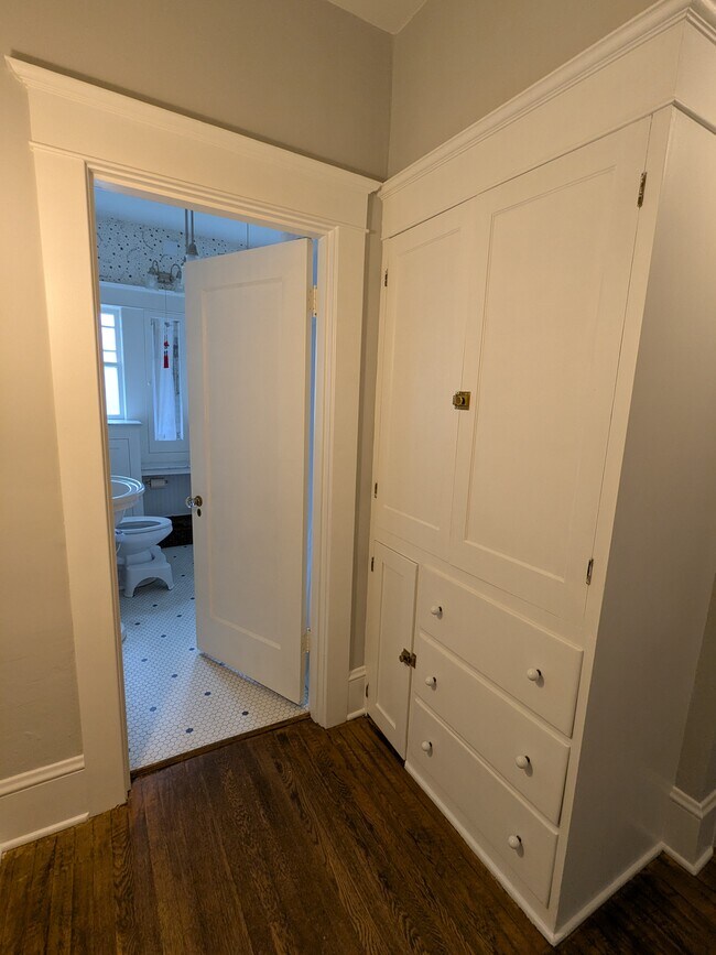 Building Photo - 1974 SE 24th Ave