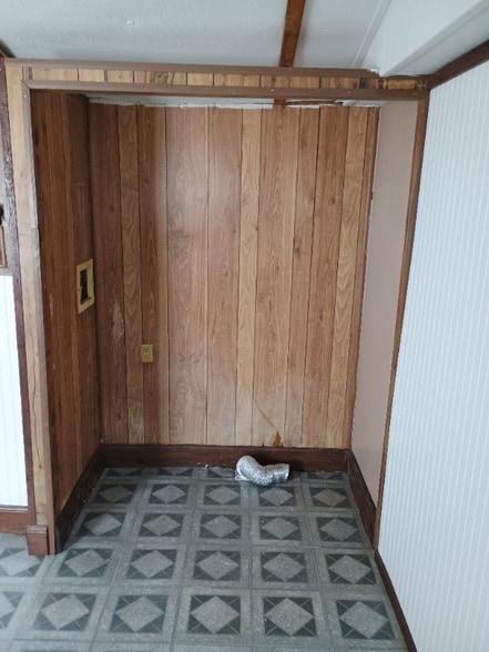 Building Photo - 144 SE Guinevere Ct