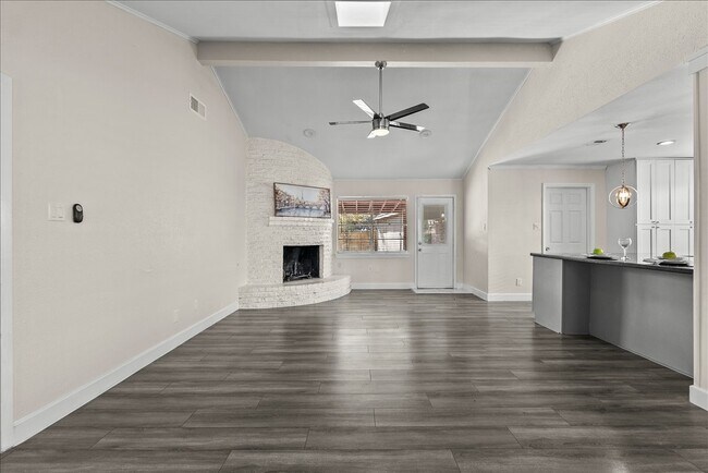 Building Photo - 15514 Diana Ln