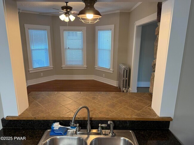 Building Photo - 341 Broad St