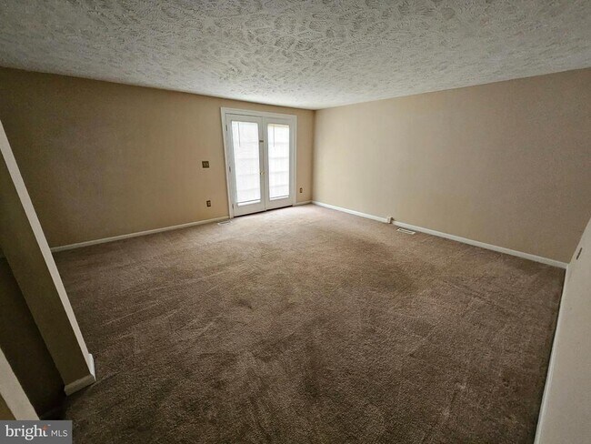 Building Photo - 104 Township Ct