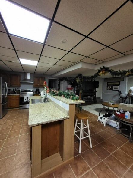 Building Photo - 9189 Lees Ridge Rd