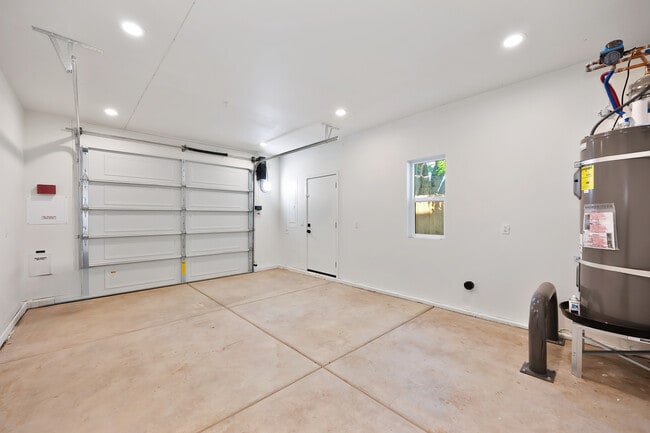 Building Photo - 2009 Chinatown Alley