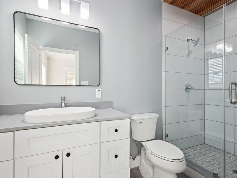 Building Photo - 1904 Calumet St