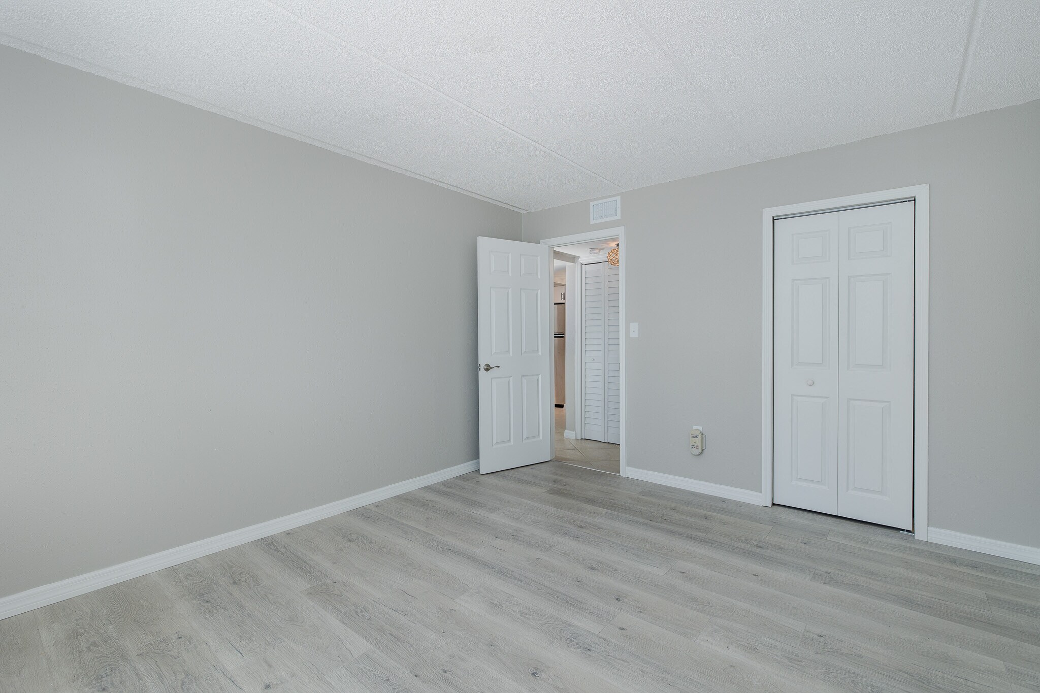 Building Photo - 464 N Paula Dr