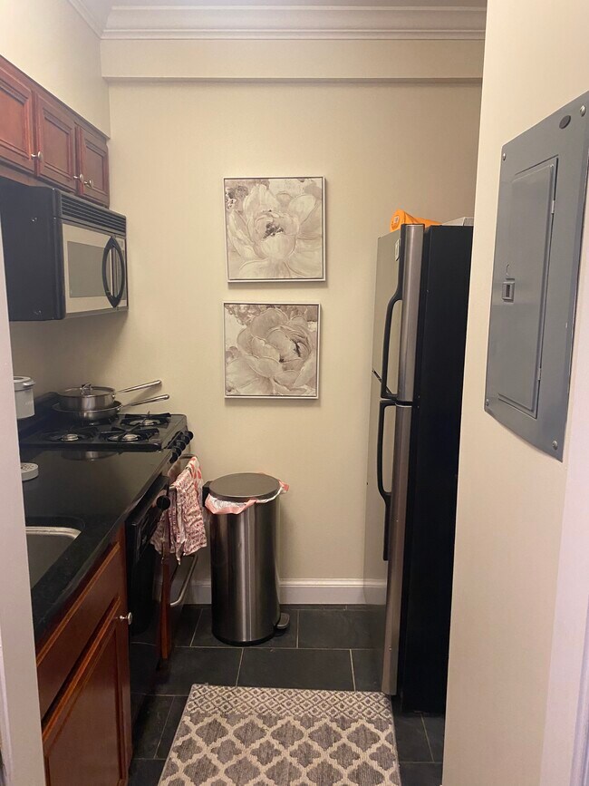 Kitchen - 906 S Washington St