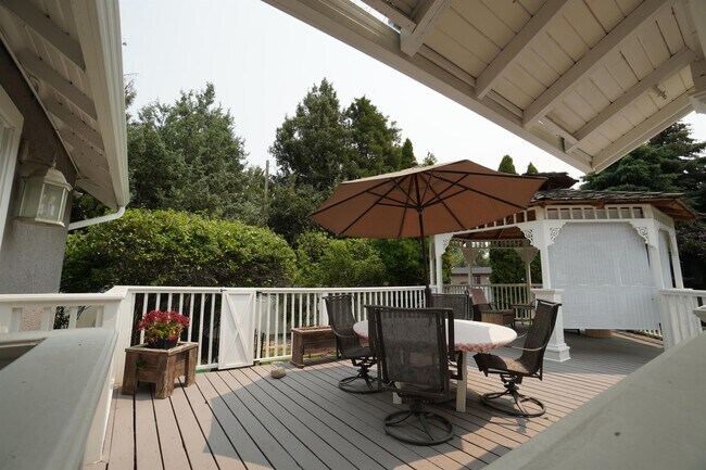 Building Photo - 2721 W Cassia St