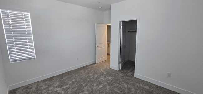 Building Photo - 3217 Shrute Dr