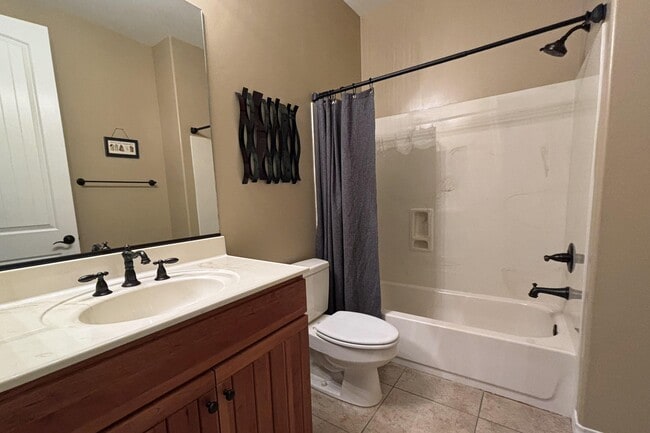Building Photo - 1704 E Snapdragon Ct