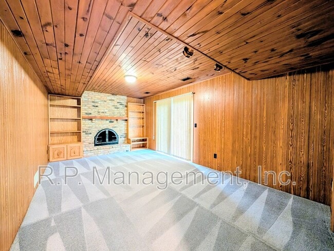 Building Photo - 4382 Rosebriar Ave