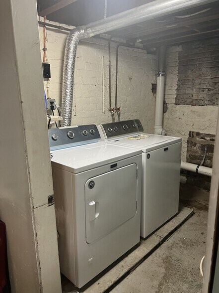 Building Photo - 52 Marlborough Ave