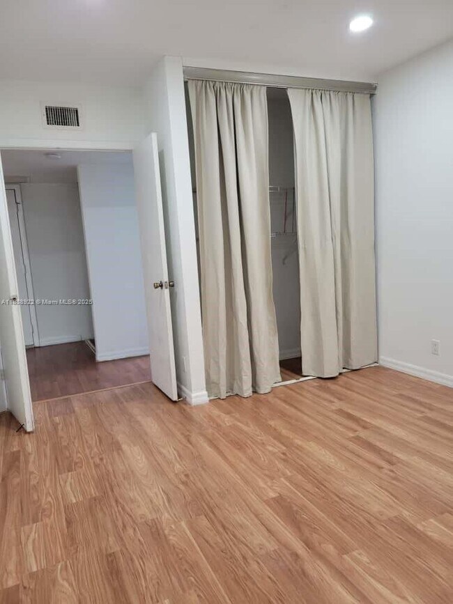 Building Photo - 3883 Coral Tree Cir