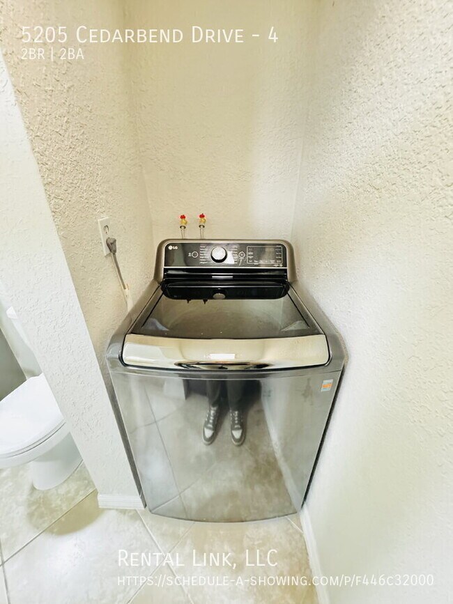 Building Photo - 5205 Cedarbend Dr