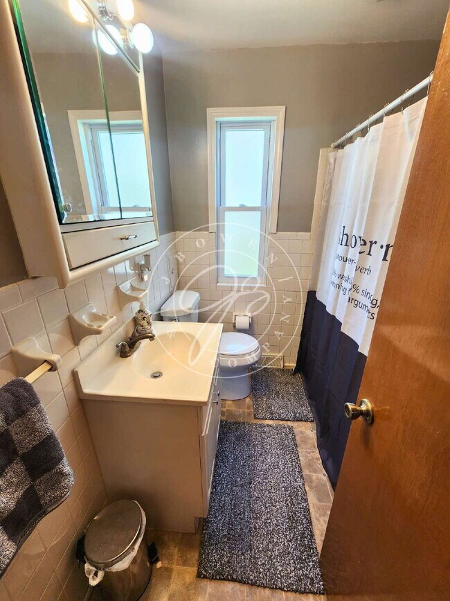 Building Photo - 3 bed 3 bath home for rent near University of Toledo!