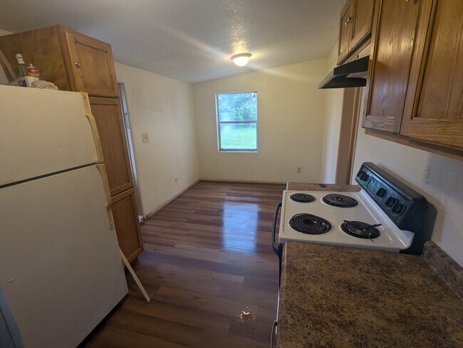Building Photo - 637