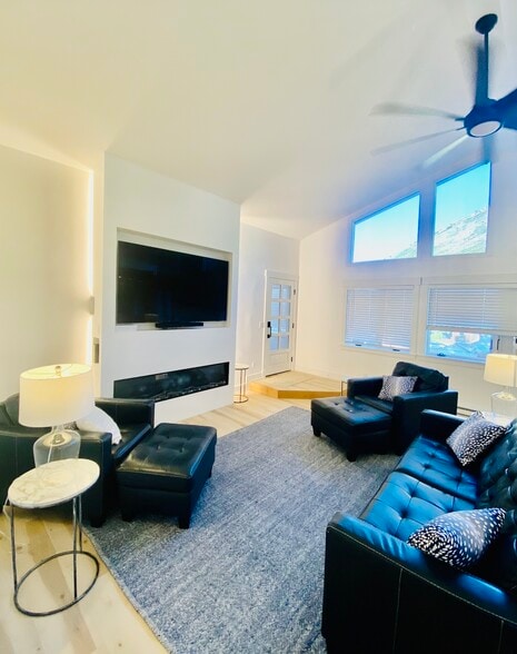 Living Room - 245 N Glenwood St