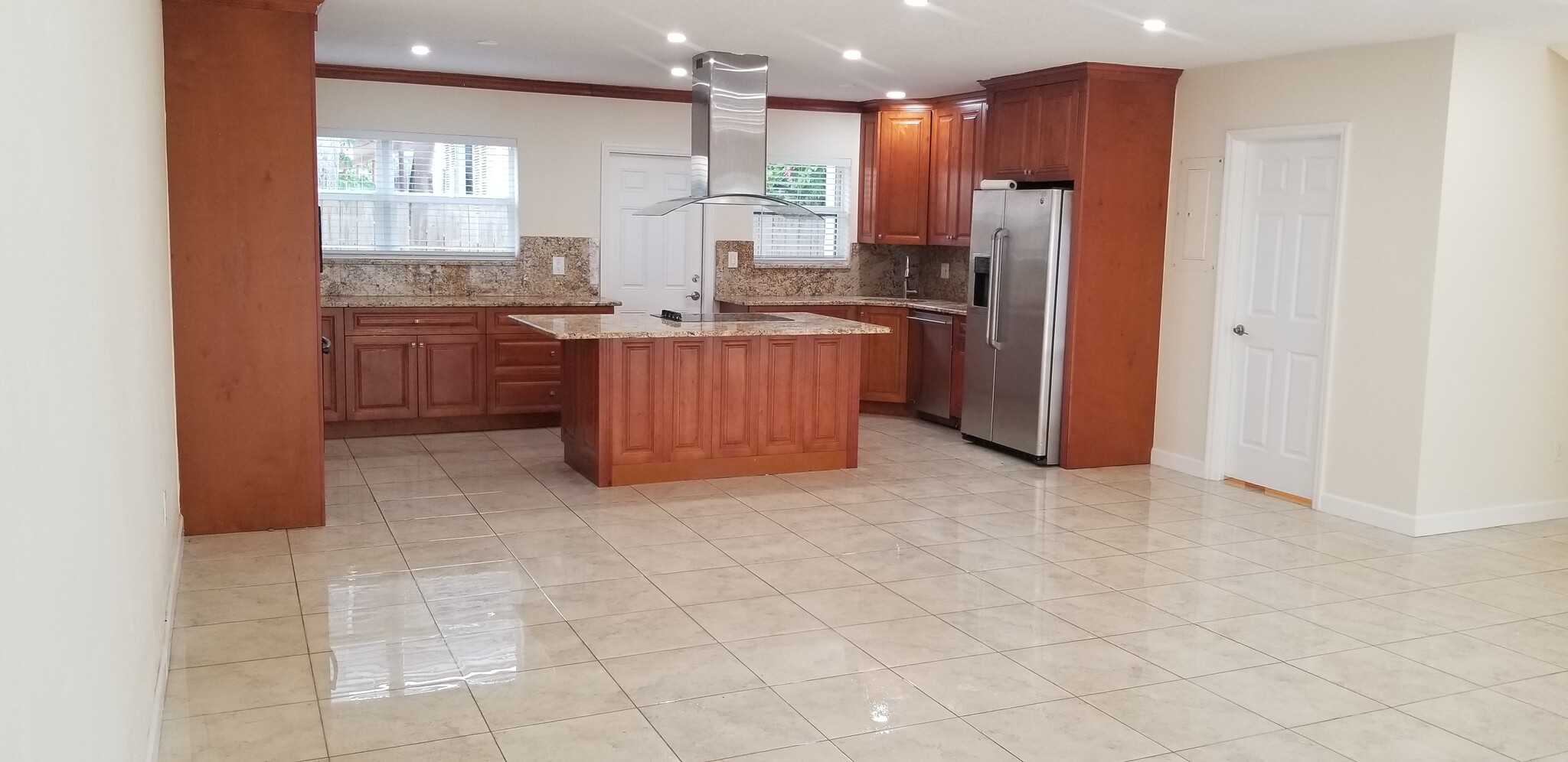 Building Photo - 802 Raymond St