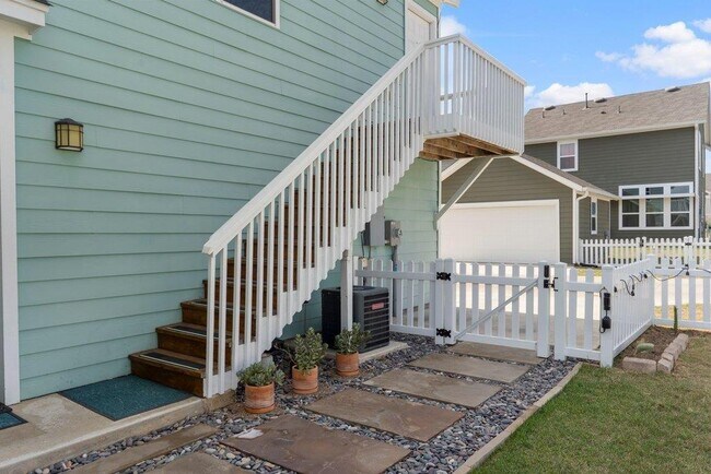 Building Photo - 1600 Arbor Knot Dr