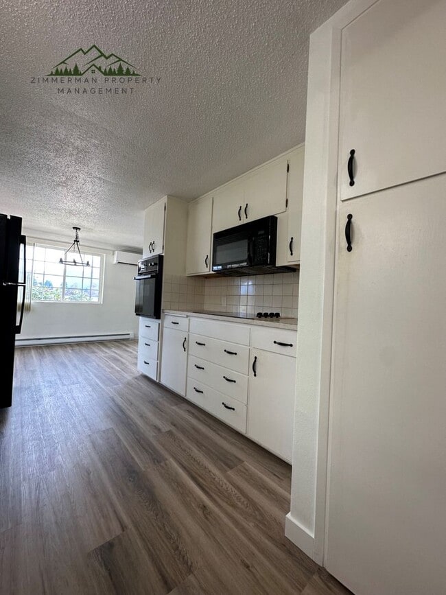 Building Photo - Coburg Beauty!! Renovated 3-bedroom, 2- bathroom