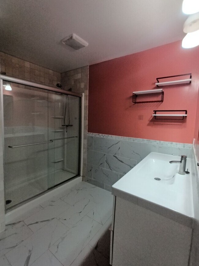 Building Photo - 2 Bed / 2 Bath Single Family for Rent in Oviedo, FL