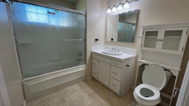 Building Photo - West Lancaster Home