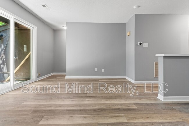 Building Photo - 4249 Lake Ridge Dr