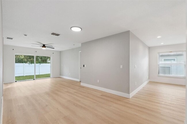 Building Photo - 10618 Clarcona Ocoee Rd