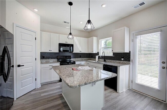 Building Photo - 10 Eagle Dr