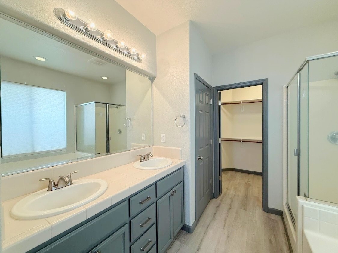 Building Photo - 633 Chandon Dr