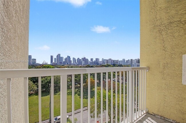 Building Photo - 1350 NW 8th Ct