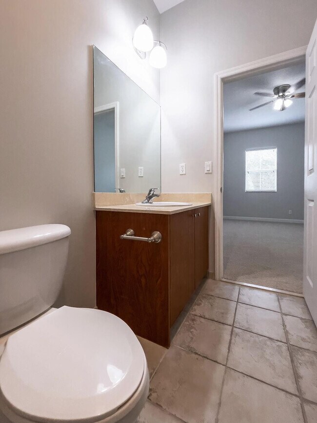 Building Photo - 2343 Vintage Dr