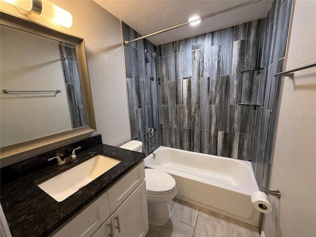 Building Photo - 5208 Hill Dr