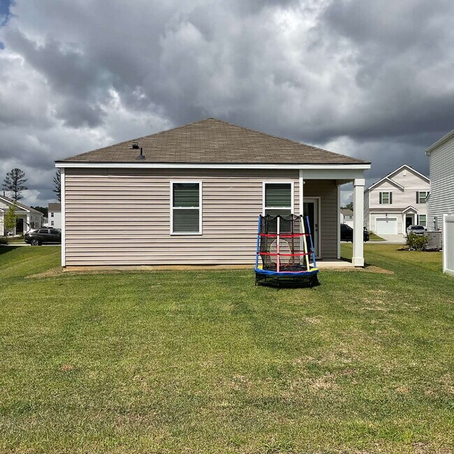 Building Photo - Coming Soon!! Resort-Style Living Near Beaufort & Bluffton | Pool, Fitness Center & Prime I-95 Ac...