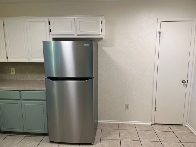 Building Photo - 4607 Mustang Dr