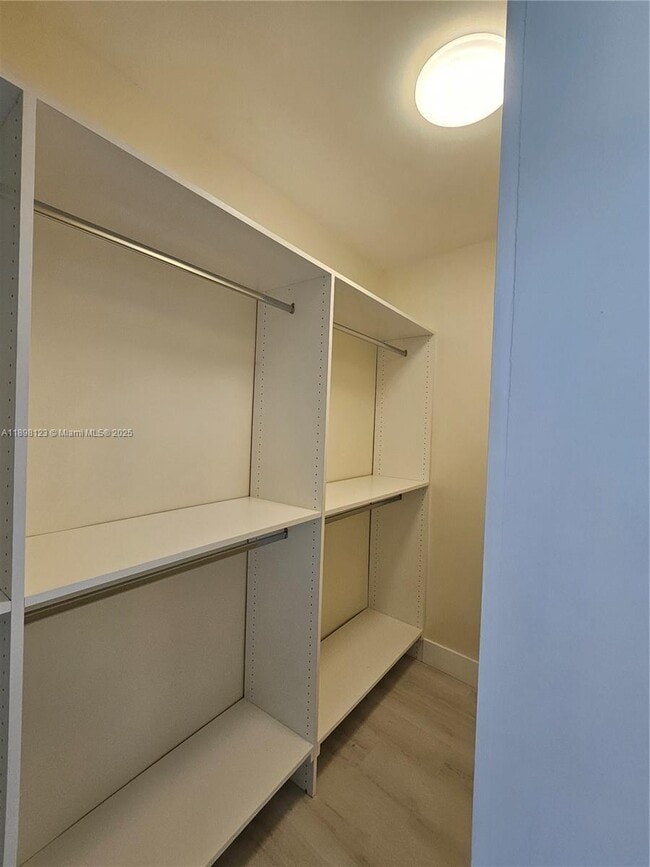 Building Photo - 834 Raymond St