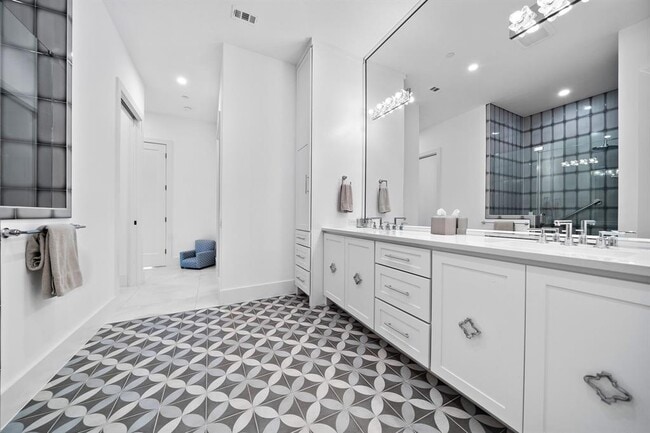 Building Photo - 467 Gingham Dr