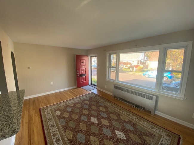 Building Photo - 30 E 7th St