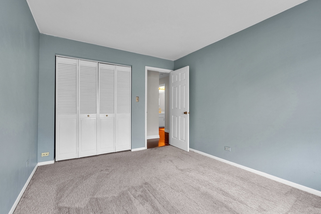 Building Photo - 1719 Lakecliffe Dr