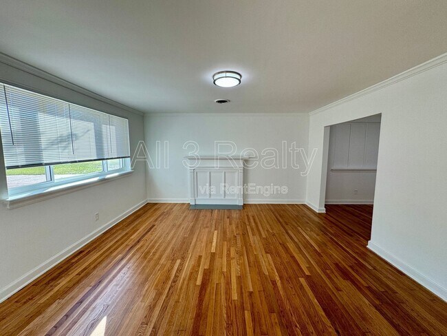 Building Photo - 2927 Brevard Ave