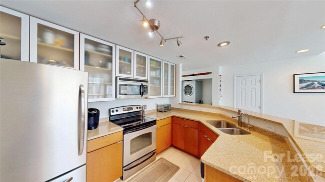 Building Photo - 521 N Graham St