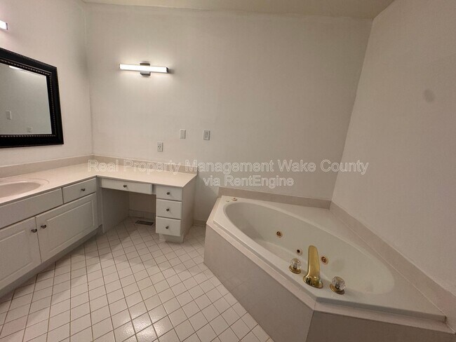 Building Photo - 102 Powder Mill Ct